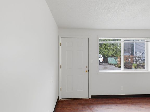 4th image of 287 College St S #5