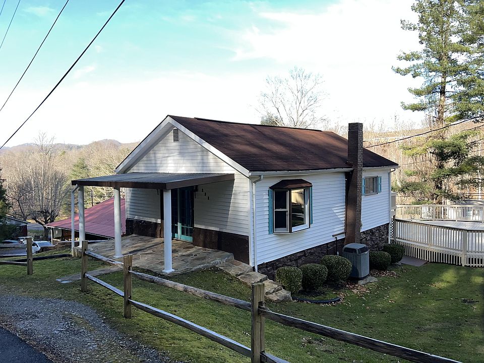 1st image of 611 Woodland Ter SE