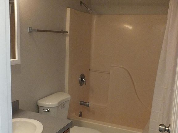 5th image of 631 Sunset Ave NE #206