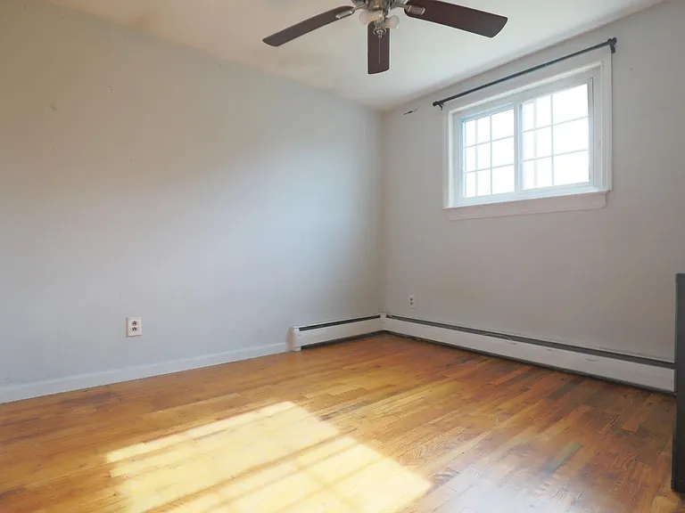 19 Balin Ave — Photo 12