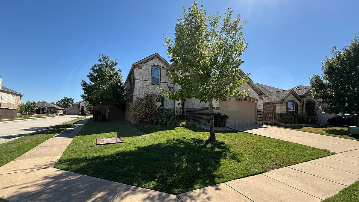 4 bed, 3.0 bath, 2704 sqft, $3,000 — Photo 3