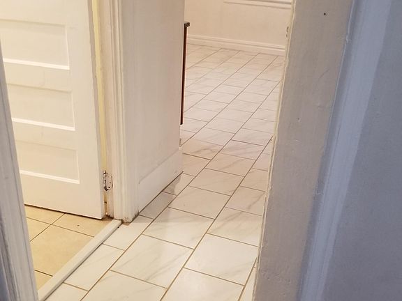 3rd image of 544 S 20th St Floor 1