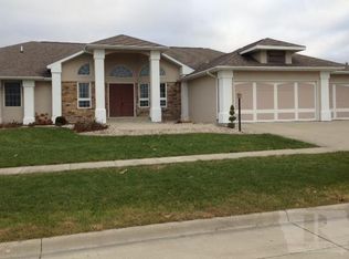 995 Cobblestone Ln, Garner, IA 50438