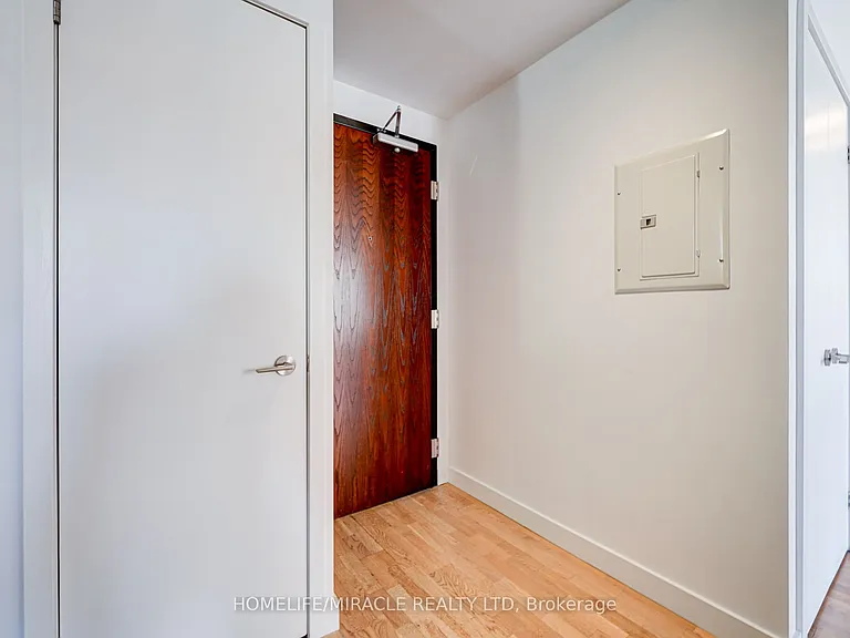 25 Oxley St #701 — Photo 9