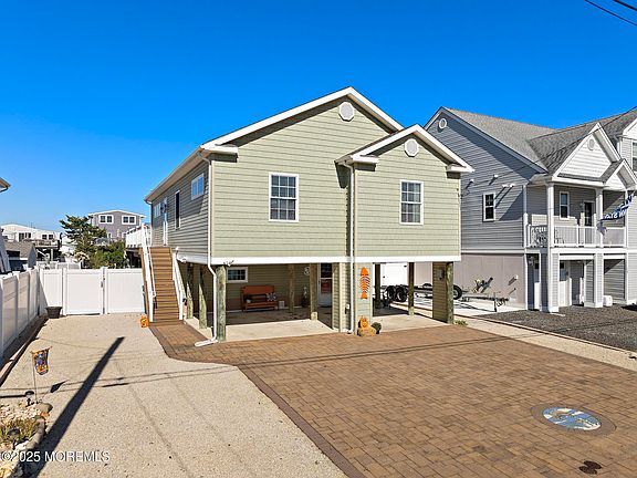 2nd image of 20 W Navasink Drive