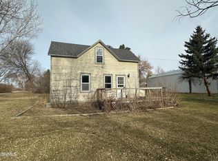 204 3rd St, Washburn, ND 58577