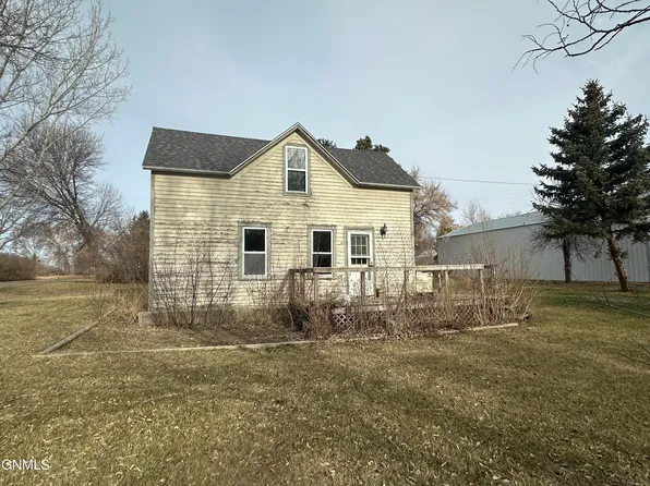 204 3rd St, Washburn, ND 58577