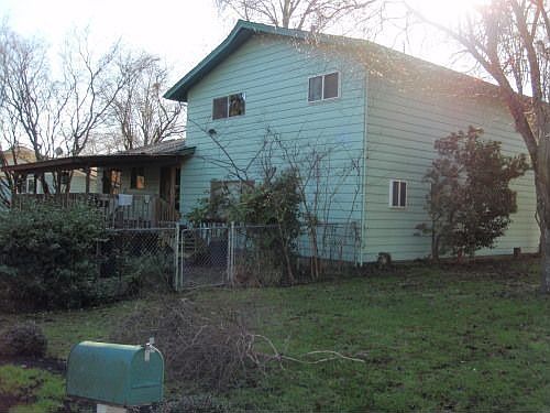 2nd image of 821 Stark St