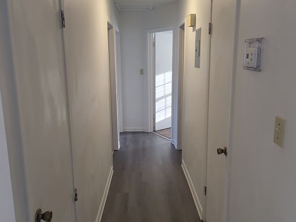 103 Blaylock - Hallway_08012024