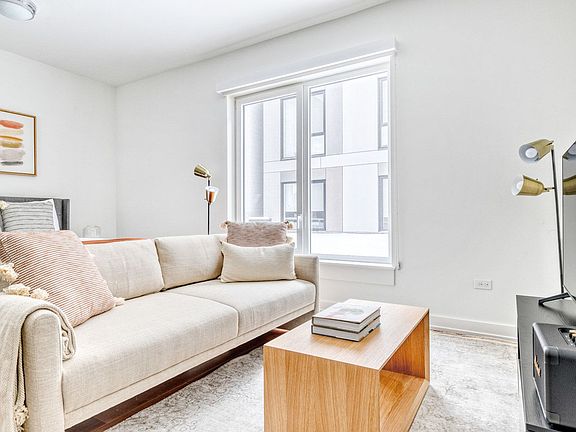 2nd image of 4740 N Winthrop Ave #228