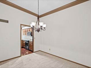 11129 Ash St, Leawood, KS 66211