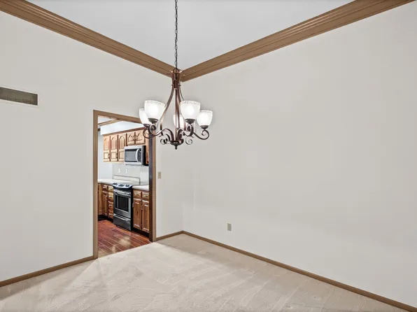 11129 Ash St, Leawood, KS 66211
