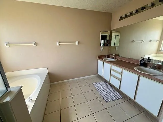 439 Bloomingdale Dr — Photo 22