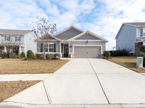 6872 Lake Overlook Ln, Flowery Branch, GA 30542