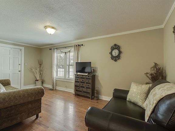 5th image of 2701 Oakdale Ave NW