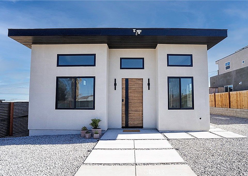 1st image of 62009 Mountain View Cir