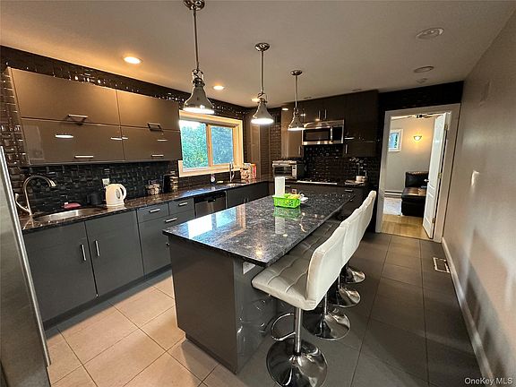 3rd image of 254 Hempstead Road