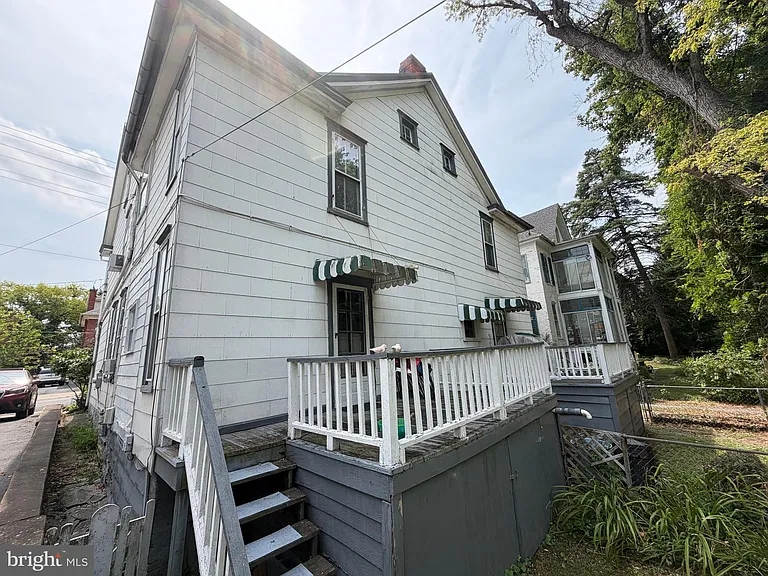 508 W Burke St — Photo 3