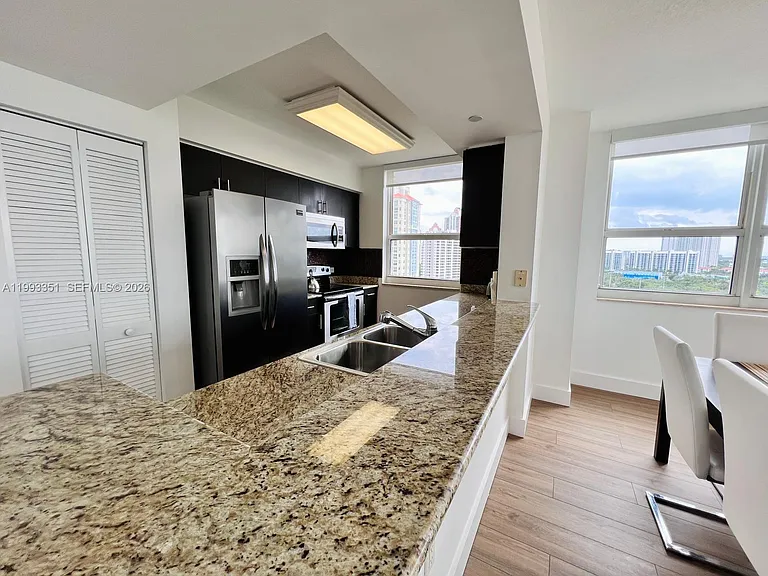 19501 W Country Club Dr #1408 — Photo 11