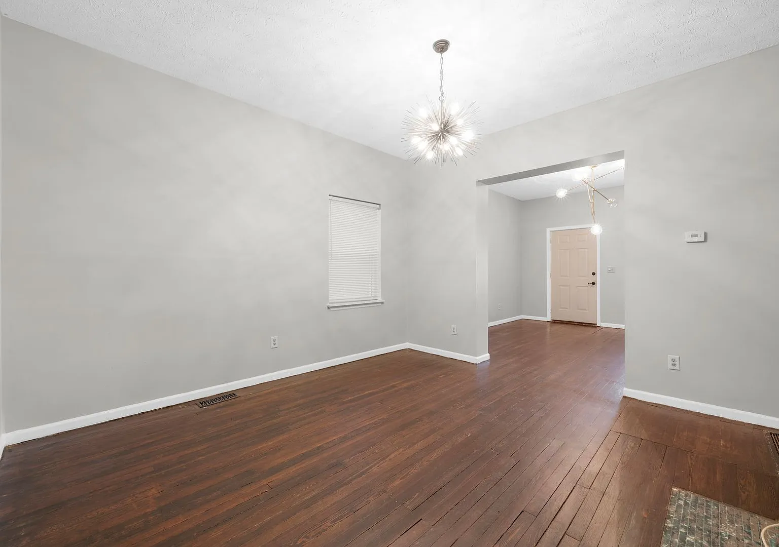 1635 Oak Street - Unit 1635 — Photo 3