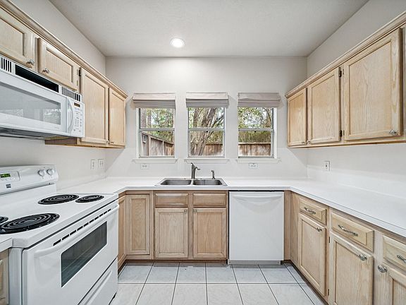 4th image of 150 N Magnolia Pond Pl