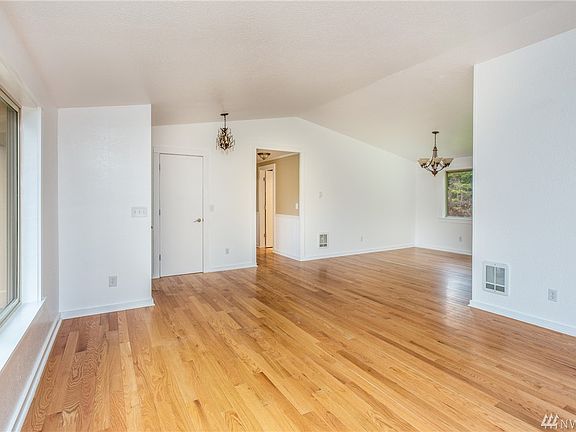 3rd image of 14606 Brandie Ct SE