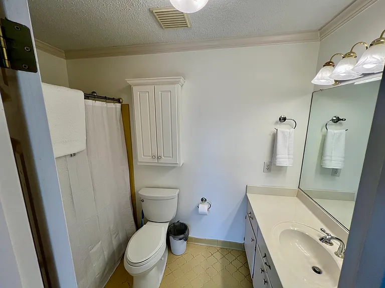 605 Regent Rd — Photo 10