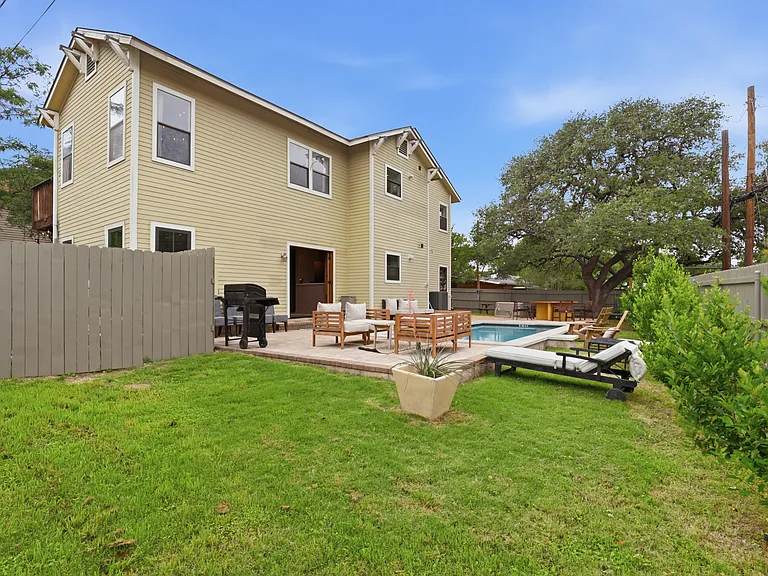 815 Annie St W — Photo 11