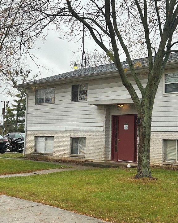 2nd image of 914 W Lake Ave