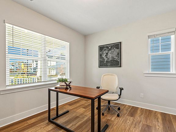 3rd image of 536 Basin Hill Dr