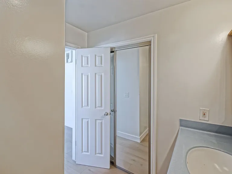 1720 Ardmore Ave #301 — Photo 26