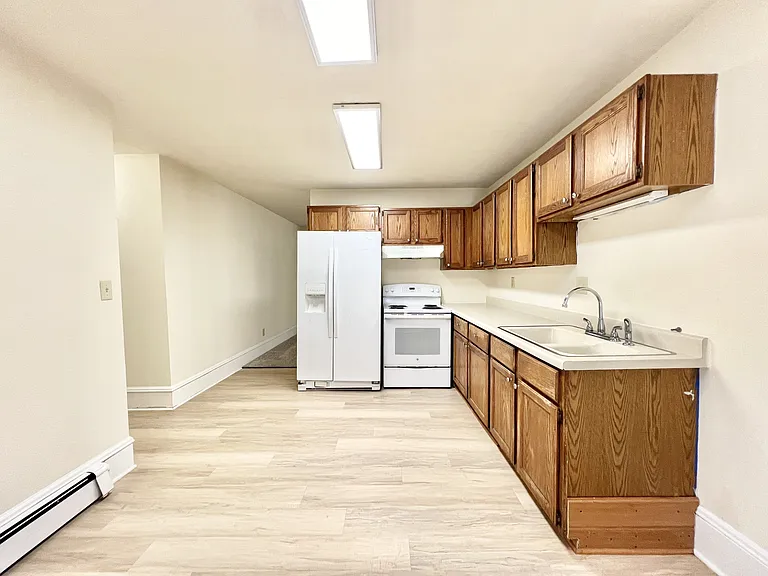 521 E Court St #4 — Photo 9