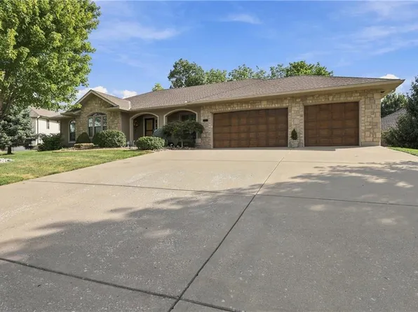 3829 S Coachman Dr, Independence, MO 64055