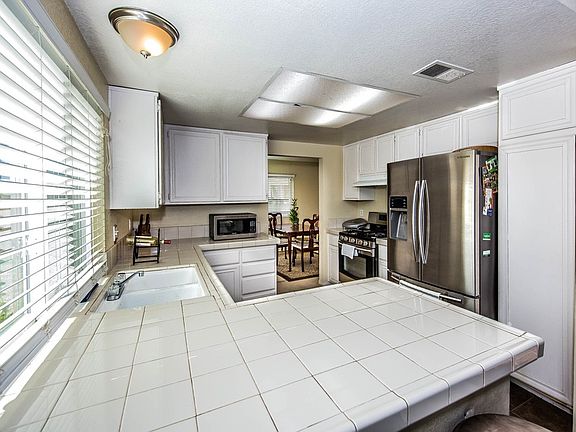 5th image of 15863 Ninya Ave
