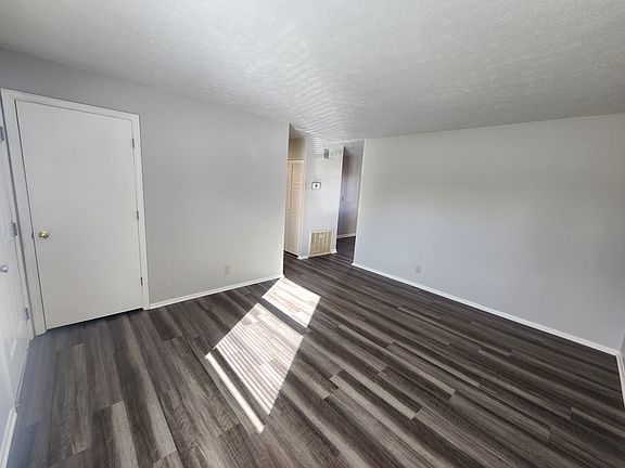 3rd image of 4509 Plane Tree Dr