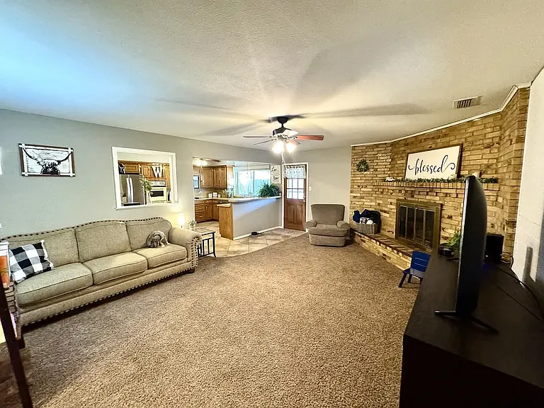 404 Carroll Ave — Photo 3