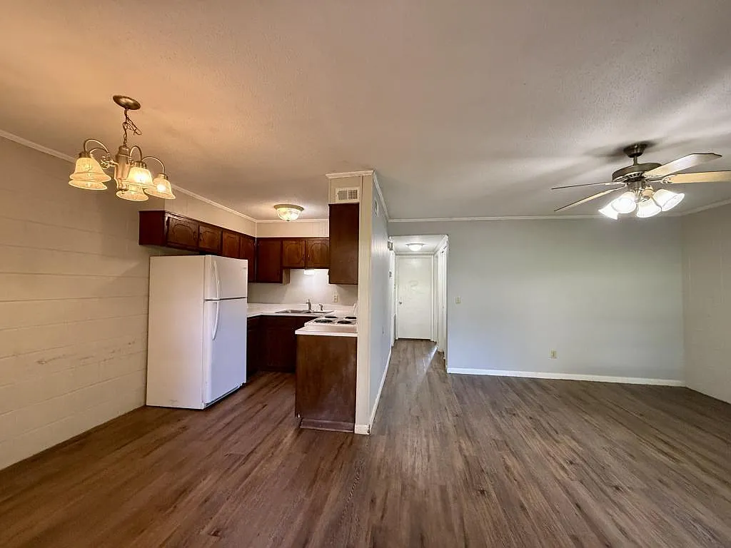 110 Gibson Street #4 — Photo 4