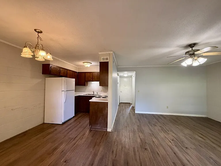 110 Gibson St #4 — Photo 4