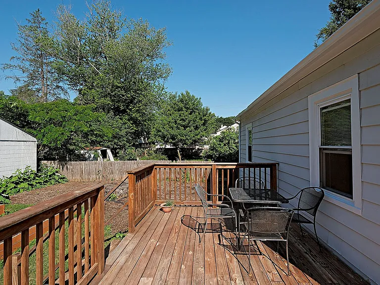 1306 Chesapeake St — Photo 13