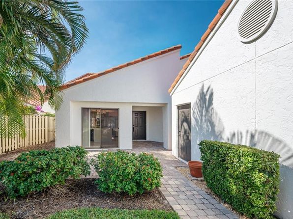 907 Reef Point Cir, Naples, FL 34108