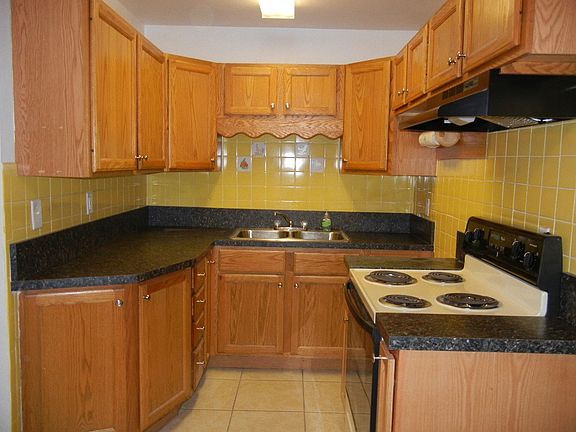 2nd image of 221 W Dicie Ave