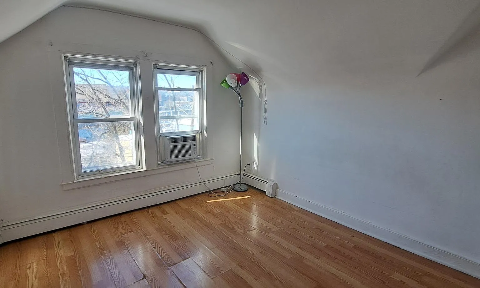 3 bed, 1.5 bath, 2000 sqft, $3,800 — Photo 3