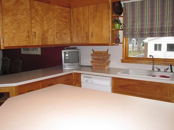 3rd image of 122 Hybank Dr