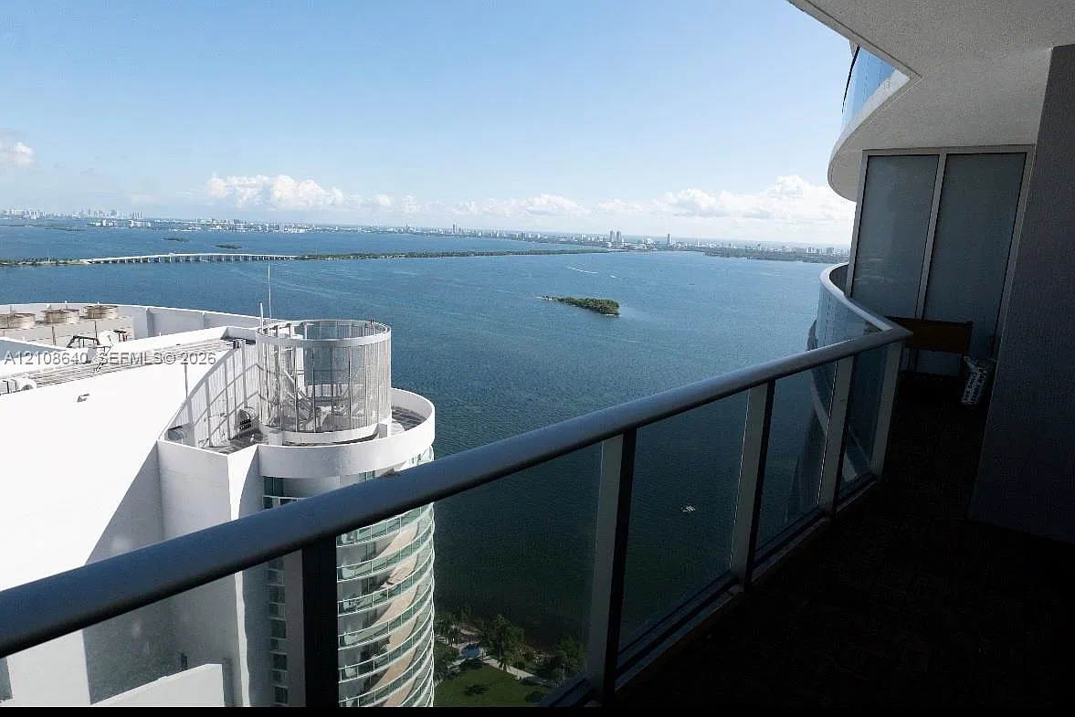Aria On The Bay Condo — Photo 4