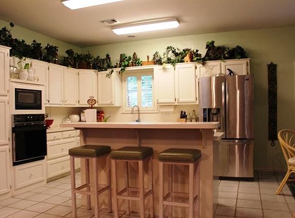 3rd image of 1900 Woodlawn Ct