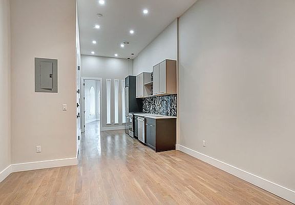 2nd image of 498 Putnam Ave APT 4R