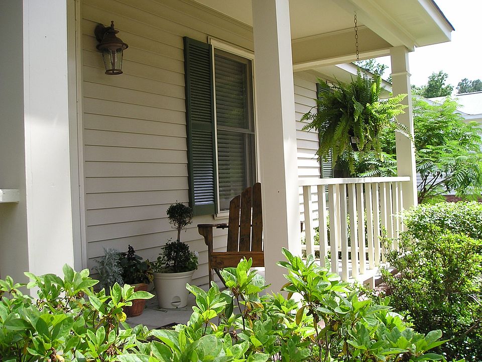2nd image of 304 Castlewood Ln