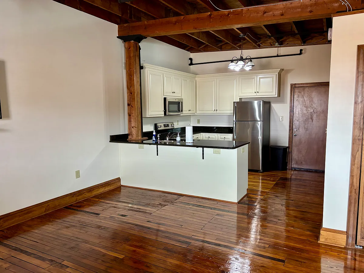 Building Photo - 235 E Main St #H
