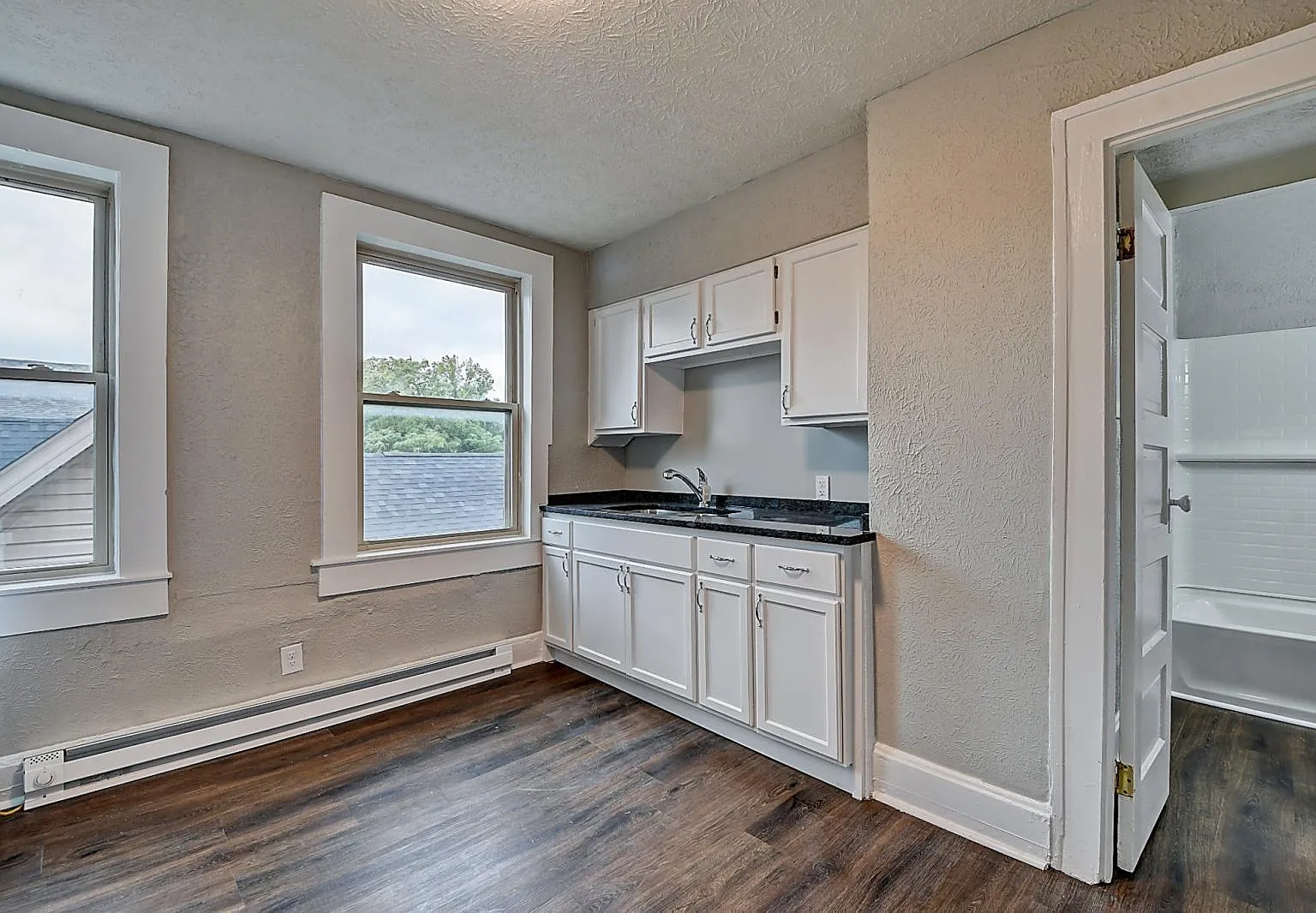 Studio, 550 sqft, $899 — Photo 4