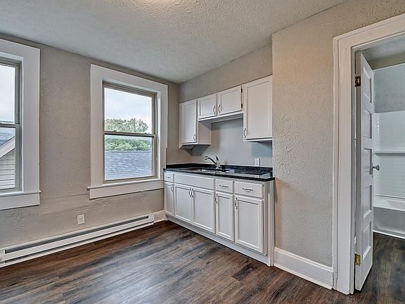 4th image of 2442 N Illinois St APT 5